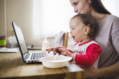 Přivýdělek na rodičovské dovolené: Jak najít časově flexibilní práci?